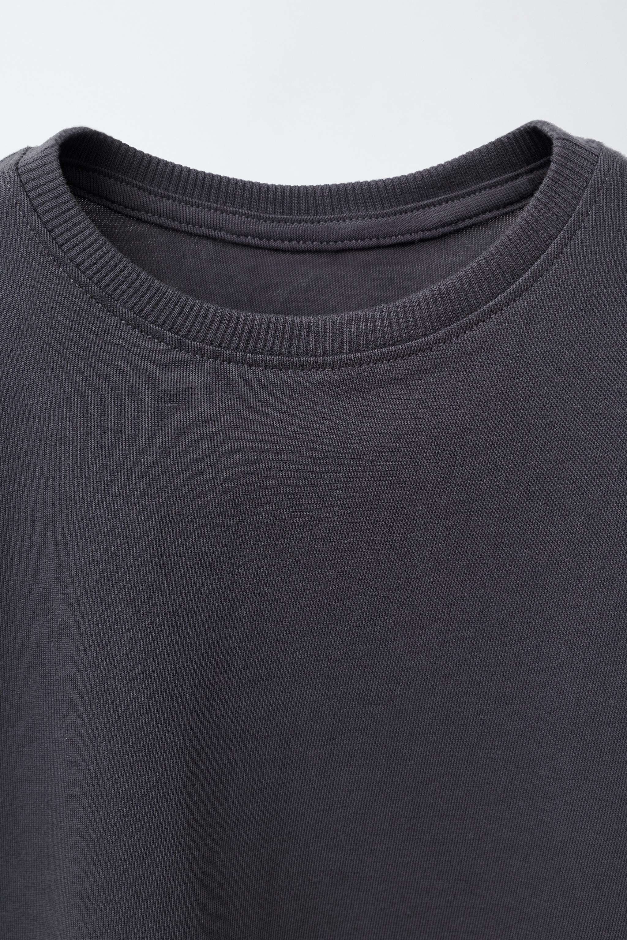 LOT DE TROIS T-SHIRTS UNIS ET À RAYURES